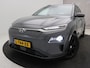 Hyundai Kona Electric EV Premium Sky 64 kWh / 100% SoH / 3-Fase Laden / Warmtepomp / Trekhaak / Schuif-kanteldak / HUD Display / LMV / Navigatie / Lederen bekleding /