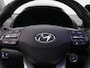 Hyundai Kona Electric EV Premium Sky 64 kWh / 100% SoH / 3-Fase Laden / Warmtepomp / Trekhaak / Schuif-kanteldak / HUD Display / LMV / Navigatie / Lederen bekleding /
