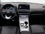 Hyundai Kona Electric EV Premium Sky 64 kWh / 100% SoH / 3-Fase Laden / Warmtepomp / Trekhaak / Schuif-kanteldak / HUD Display / LMV / Navigatie / Lederen bekleding /
