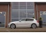 BMW 1-Serie 118i Urban High Executive | Facelift | 2e eigenaar | Adaptive LED | Stoelverwarming | Sportstuur | Cruise control | Leer | Navigatie | Climate control | Bluetooth | 18 inch | PDC