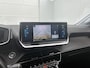 Peugeot e-208 EV Allure Pack 50 kWh 136pk | Navigatie | Achteruitrijcamera | 3D Cockpit | Climate Control | Cruise Control | Parkeersensoren v+a | Stof/kunstleder | Keyless start | Apple Carplay / Android Auto | DAB+ radio | Led koplampen | Donker getint glas | 16" lichtmetalen velgen |
