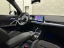 BMW X1 18i M-Sport Performance-Pack | Panorama | Sportstoelen | Carbon | Keyless-Entry | Sfeerverlichting | Achteruitrij-Camera | Carplay | Full-LED | Black-Optic | Getint Glas | Stoelverwarming | Draadloos Laden |