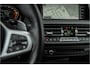 BMW 1-Serie M135i xDrive | Live Cockpit | Panorama | Schaalstoelen | Memory | H&K | Head-Up | 19"LM | Storm Bay Metallic
