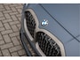 BMW 1-Serie M135i xDrive | Live Cockpit | Panorama | Schaalstoelen | Memory | H&K | Head-Up | 19"LM | Storm Bay Metallic