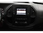 Mercedes-Benz Vito 116 CDI 320 Lang DC Comfort Plus 2015 | Trekhaak Afneembaar | Achteruitrij Camera | Navigatie | Cruise Control | Lichtmetalen Velgen | Stoelverwarming | Boekjes | 2 Sleutels