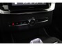 Volvo XC90 T8 Plug-in hybrid Ultra Black Edition | Luchtvering | Bowers&Wilkins | Massage+Ventilatie | Gelamineerd Glas | Trekhaak | 21 Inch