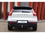 Volvo XC40 T4 Recharge R-Design | Stoelverwarming | Trekhaak | Panoramadak | Parkeercamera | Glossy Black | Keyless