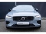 Volvo V60 T6 Plug-in hybrid AWD Plus Dark | Trekhaak | Verwarmbare voorstoelen+stuurwiel+achterbank | Rondom zichtcamera | Premium audio by Harman Kardon | Verwarmbare voorruit | 19 inch Lichtmetalen velgen