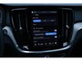 Volvo V60 T6 Plug-in hybrid AWD Plus Dark | Trekhaak | Verwarmbare voorstoelen+stuurwiel+achterbank | Rondom zichtcamera | Premium audio by Harman Kardon | Verwarmbare voorruit | 19 inch Lichtmetalen velgen