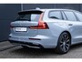 Volvo V60 T6 Plug-in hybrid AWD Plus Dark | Trekhaak | Verwarmbare voorstoelen+stuurwiel+achterbank | Rondom zichtcamera | Premium audio by Harman Kardon | Verwarmbare voorruit | 19 inch Lichtmetalen velgen