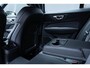 Volvo V60 T6 Plug-in hybrid AWD Plus Dark | Trekhaak | Verwarmbare voorstoelen+stuurwiel+achterbank | Rondom zichtcamera | Premium audio by Harman Kardon | Verwarmbare voorruit | 19 inch Lichtmetalen velgen