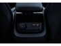 Volvo V60 T6 Plug-in hybrid AWD Plus Dark | Trekhaak | Verwarmbare voorstoelen+stuurwiel+achterbank | Rondom zichtcamera | Premium audio by Harman Kardon | Verwarmbare voorruit | 19 inch Lichtmetalen velgen