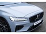 Volvo V60 T6 Plug-in hybrid AWD Plus Dark | Trekhaak | Verwarmbare voorstoelen+stuurwiel+achterbank | Rondom zichtcamera | Premium audio by Harman Kardon | Verwarmbare voorruit | 19 inch Lichtmetalen velgen