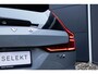 Volvo V60 T6 Plug-in hybrid AWD Plus Dark | Trekhaak | Verwarmbare voorstoelen+stuurwiel+achterbank | Rondom zichtcamera | Premium audio by Harman Kardon | Verwarmbare voorruit | 19 inch Lichtmetalen velgen
