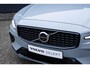 Volvo V60 T6 Plug-in hybrid AWD Plus Dark | Trekhaak | Verwarmbare voorstoelen+stuurwiel+achterbank | Rondom zichtcamera | Premium audio by Harman Kardon | Verwarmbare voorruit | 19 inch Lichtmetalen velgen