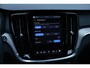 Volvo V60 T6 Plug-in hybrid AWD Plus Dark | Trekhaak | Verwarmbare voorstoelen+stuurwiel+achterbank | Rondom zichtcamera | Premium audio by Harman Kardon | Verwarmbare voorruit | 19 inch Lichtmetalen velgen