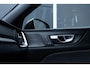 Volvo V60 T6 Plug-in hybrid AWD Plus Dark | Trekhaak | Verwarmbare voorstoelen+stuurwiel+achterbank | Rondom zichtcamera | Premium audio by Harman Kardon | Verwarmbare voorruit | 19 inch Lichtmetalen velgen
