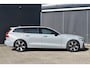 Volvo V60 T6 Plug-in hybrid AWD Plus Dark | Trekhaak | Verwarmbare voorstoelen+stuurwiel+achterbank | Rondom zichtcamera | Premium audio by Harman Kardon | Verwarmbare voorruit | 19 inch Lichtmetalen velgen