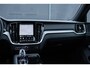 Volvo V60 T6 Plug-in hybrid AWD Plus Dark | Trekhaak | Verwarmbare voorstoelen+stuurwiel+achterbank | Rondom zichtcamera | Premium audio by Harman Kardon | Verwarmbare voorruit | 19 inch Lichtmetalen velgen