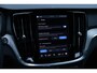 Volvo V60 T6 Plug-in hybrid AWD Plus Dark | Trekhaak | Verwarmbare voorstoelen+stuurwiel+achterbank | Rondom zichtcamera | Premium audio by Harman Kardon | Verwarmbare voorruit | 19 inch Lichtmetalen velgen