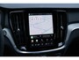 Volvo V60 T6 Plug-in hybrid AWD Plus Dark | Trekhaak | Verwarmbare voorstoelen+stuurwiel+achterbank | Rondom zichtcamera | Premium audio by Harman Kardon | Verwarmbare voorruit | 19 inch Lichtmetalen velgen