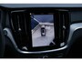 Volvo V60 T6 Plug-in hybrid AWD Plus Dark | Trekhaak | Verwarmbare voorstoelen+stuurwiel+achterbank | Rondom zichtcamera | Premium audio by Harman Kardon | Verwarmbare voorruit | 19 inch Lichtmetalen velgen