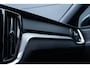 Volvo V60 T6 Plug-in hybrid AWD Plus Dark | Trekhaak | Verwarmbare voorstoelen+stuurwiel+achterbank | Rondom zichtcamera | Premium audio by Harman Kardon | Verwarmbare voorruit | 19 inch Lichtmetalen velgen
