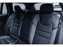 Volvo V60 T6 Plug-in hybrid AWD Plus Dark | Trekhaak | Verwarmbare voorstoelen+stuurwiel+achterbank | Rondom zichtcamera | Premium audio by Harman Kardon | Verwarmbare voorruit | 19 inch Lichtmetalen velgen