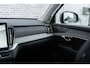 Volvo XC90 T8 Plug-in hybrid AWD Ultra Dark | 7-Zits | Google | Panoramadak | Luchtvering | Stoelverwarming Voor + Achter | Trekhaak | Elek. Stoelen | Massage | Stoelventilatie | Head-up Display | 360 Camera | Lederen Bekleding | Zitverlenging | 21" LM