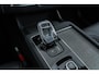Volvo XC90 T8 Plug-in hybrid AWD Ultra Dark | 7-Zits | Google | Panoramadak | Luchtvering | Stoelverwarming Voor + Achter | Trekhaak | Elek. Stoelen | Massage | Stoelventilatie | Head-up Display | 360 Camera | Lederen Bekleding | Zitverlenging | 21" LM