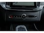 Volvo XC90 T8 Plug-in hybrid AWD Ultra Dark | 7-Zits | Google | Panoramadak | Luchtvering | Stoelverwarming Voor + Achter | Trekhaak | Elek. Stoelen | Massage | Stoelventilatie | Head-up Display | 360 Camera | Lederen Bekleding | Zitverlenging | 21" LM