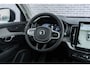 Volvo XC90 T8 Plug-in hybrid AWD Ultra Dark | 7-Zits | Google | Panoramadak | Luchtvering | Stoelverwarming Voor + Achter | Trekhaak | Elek. Stoelen | Massage | Stoelventilatie | Head-up Display | 360 Camera | Lederen Bekleding | Zitverlenging | 21" LM