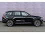 Volvo XC90 T8 Plug-in hybrid AWD Ultra Dark | 7-Zits | Google | Panoramadak | Luchtvering | Stoelverwarming Voor + Achter | Trekhaak | Elek. Stoelen | Massage | Stoelventilatie | Head-up Display | 360 Camera | Lederen Bekleding | Zitverlenging | 21" LM