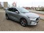 Ford Kuga 2.5-243pk PHEV ST-Line X. Van €. 54.937,- voor €. 43.735,- Trekgewicht van 2.100kg ! Elektr. panodak., elektr. trekhaak, stoel-, stuur- en voorraamverw., 360gr. Camera, HUD, AppleCarplay/Androidauto, Elektr. verstelb. comfortstoelen, LED verl.