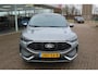 Ford Kuga 2.5-243pk PHEV ST-Line X. Van €. 54.937,- voor €. 43.735,- Trekgewicht van 2.100kg ! Elektr. panodak., elektr. trekhaak, stoel-, stuur- en voorraamverw., 360gr. Camera, HUD, AppleCarplay/Androidauto, Elektr. verstelb. comfortstoelen, LED verl.