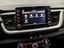 Kia Stonic 1.0 T-GDi DynamicLine (APPLE CARPLAY, NAVIGATIE, CAMERA, SPORTSTOELEN, LM VELGEN, CRUISE, PARKEERSENSOREN, NIEUWSTAAT)