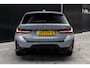 BMW 3-Serie Touring 330e | M-Pakket | Panoramadak | HUD | Curved Display | Sportstoelen | Adaptieve Cruise Control | Ele. verstelbare stoelen + Geheugen | Camera | DAB | Apple CarPlay/Android Auto | LED |