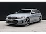 BMW 3-Serie Touring 330e | M-Pakket | Panoramadak | HUD | Curved Display | Sportstoelen | Adaptieve Cruise Control | Ele. verstelbare stoelen + Geheugen | Camera | DAB | Apple CarPlay/Android Auto | LED |