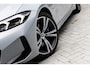 BMW 3-Serie Touring 330e | M-Pakket | Panoramadak | HUD | Curved Display | Sportstoelen | Adaptieve Cruise Control | Ele. verstelbare stoelen + Geheugen | Camera | DAB | Apple CarPlay/Android Auto | LED |
