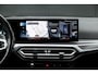 BMW 3-Serie Touring 330e | M-Pakket | Panoramadak | HUD | Curved Display | Sportstoelen | Adaptieve Cruise Control | Ele. verstelbare stoelen + Geheugen | Camera | DAB | Apple CarPlay/Android Auto | LED |