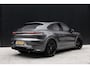 Porsche Cayenne Coupé 3.0 S E-Hybrid | NL Auto | Trekhaak | Sport-Uitlaat | Sport-Design | Stuur/Stoelverwarming | PDLS+ | Keyless | PCM | Bose | PASM | Panoramadak | Sport-Chrono | Softclose | Surround View | HUD | Adaptieve Sportstoelen 18-Wegs |