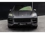 Porsche Cayenne Coupé 3.0 S E-Hybrid | NL Auto | Trekhaak | Sport-Uitlaat | Sport-Design | Stuur/Stoelverwarming | PDLS+ | Keyless | PCM | Bose | PASM | Panoramadak | Sport-Chrono | Softclose | Surround View | HUD | Adaptieve Sportstoelen 18-Wegs |