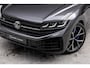 Volkswagen Touareg 3.0 TSi eHybrid 4MOTION R | NL Auto | Luchtvering | Trekhaak | Stoelverwarming voor/Achter | Stoelkoeling/massage | DYNAUDIO | HUD | Connectivity-Pack | Park Assist Pro | Panoramadak | Matrix LED | Adaptieve Cruise Control | IQ Drive | Memory-Pakket Premium |