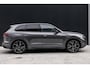 Volkswagen Touareg 3.0 TSi eHybrid 4MOTION R | NL Auto | Luchtvering | Trekhaak | Stoelverwarming voor/Achter | Stoelkoeling/massage | DYNAUDIO | HUD | Connectivity-Pack | Park Assist Pro | Panoramadak | Matrix LED | Adaptieve Cruise Control | IQ Drive | Memory-Pakket Premium |