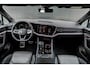Volkswagen Touareg 3.0 TSi eHybrid 4MOTION R | NL Auto | Luchtvering | Trekhaak | Stoelverwarming voor/Achter | Stoelkoeling/massage | DYNAUDIO | HUD | Connectivity-Pack | Park Assist Pro | Panoramadak | Matrix LED | Adaptieve Cruise Control | IQ Drive | Memory-Pakket Premium |