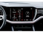 Volkswagen Touareg 3.0 TSi eHybrid 4MOTION R | Luchtvering | Panoramadak | Matrix Led IQ | Discover Pro Max | Comfort-Stoelen | Trekhaak | Stoelverwarming V + A | Nachtzicht-Assistent | Park Assist Pro | Connectivity-Pakket | Adaptieve Cruise Control |