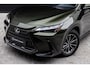 Lexus NX 450h+ AWD Luxury Line | SOH 100% | NL Auto | Trekhaak | Panoramadak | Ele.verstelbare stoelen + Geheugen | Stuur/Stoelverwarming | 360 Camera | DAB | Navigatie | Adaptieve Cruise Control | Ele. kofferdeksel |