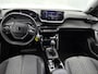 Peugeot 2008 SUV Allure 100pk | Navigatie | Achteruitrijcamera | Climate Control | Cruise Control | Parkeersensoren v+a | Draadloze Apple Carplay / Android Auto | Digitaal instrumentenpaneel | Armsteun | Elektrisch inklapbare spiegels | DAB+ radio | Led koplampen | Donker getint glas | 17" lichtmetalen velgen |
