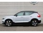 Volvo XC40 1.5 T4 Recharge R-Design | Dealeronderhouden | Adaptive Cruise control | Panoramadak | Visual Park Assist | Intellisafe Assist | Drive Modes | Preconditioning | Luxury 2 Pack | 19 Inch | All Seasonbanden | Verlichtingspack 2 | Keyless | Premium Audio by Harman Kardon | Elektrische achterklep | Verwarmbaar stuurwiel | Elektrisch verstelbare voorstoelen | Verwarmbare voorstoelen | Verwarmbare achterbank