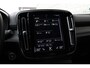 Volvo XC40 1.5 T4 Recharge R-Design | Dealeronderhouden | Adaptive Cruise control | Panoramadak | Visual Park Assist | Intellisafe Assist | Drive Modes | Preconditioning | Luxury 2 Pack | 19 Inch | All Seasonbanden | Verlichtingspack 2 | Keyless | Premium Audio by Harman Kardon | Elektrische achterklep | Verwarmbaar stuurwiel | Elektrisch verstelbare voorstoelen | Verwarmbare voorstoelen | Verwarmbare achterbank